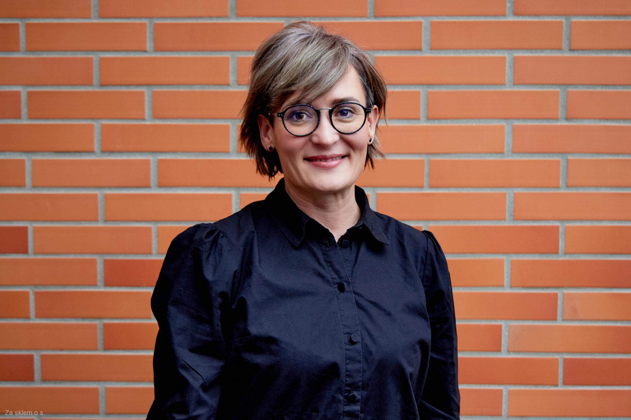 Mgr., Bc. Iveta Zbrožková